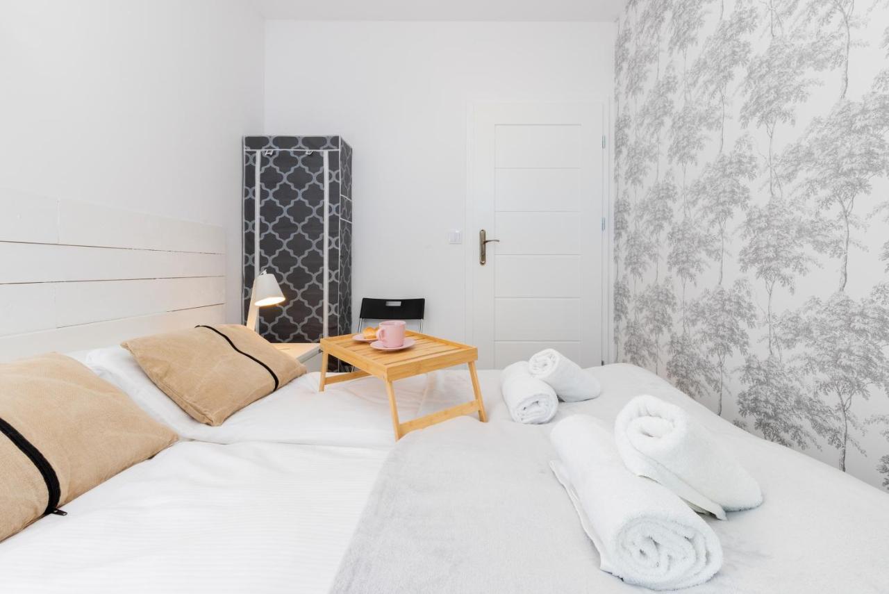 Stylish Rajska With Free Parking In Downtown By Renters Leilighet *