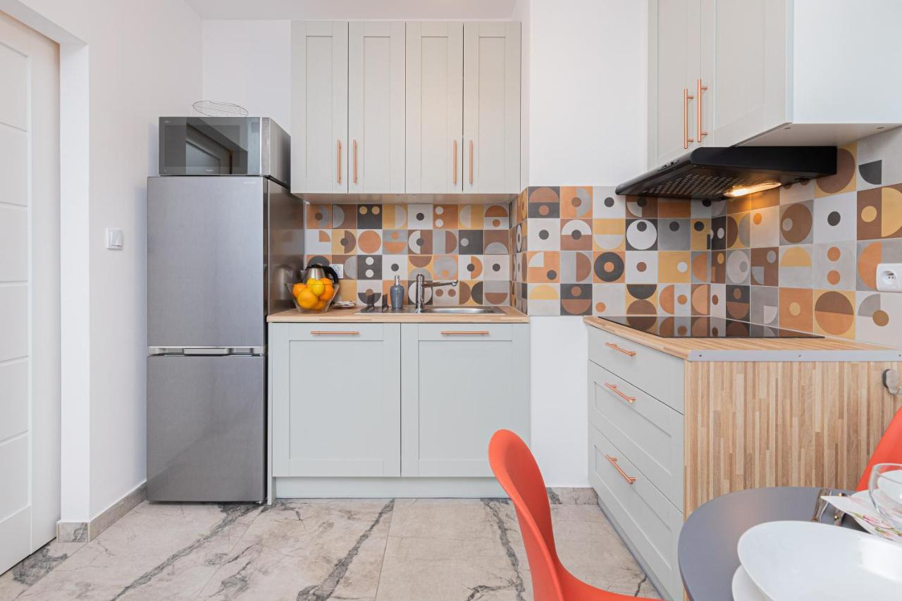 Stylish Rajska With Free Parking In Downtown By Renters Apartment *